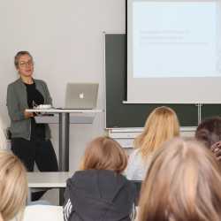 Sensibilisierung und Handlungssicherheit: Fachtag Kinderschutz mit hochkarätigen Expertinnen Sensibilisierung und Handlungssicherheit: Fachtag Kinderschutz mit hochkarätigen Expertinnen