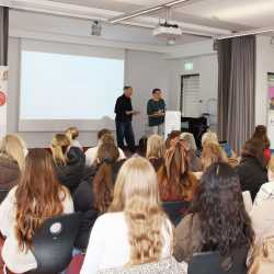 Sensibilisierung und Handlungssicherheit: Fachtag Kinderschutz mit hochkarätigen Expertinnen Sensibilisierung und Handlungssicherheit: Fachtag Kinderschutz mit hochkarätigen Expertinnen