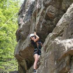 Kletter-AG erklimmt den Felsen Kletter-AG erklimmt den Felsen