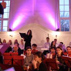 Gemeinsam im Takt: Musikwoche der Zinzendorfschulen begeistert mit ihren Ergebnissen Gemeinsam im Takt: Musikwoche der Zinzendorfschulen begeistert mit ihren Ergebnissen