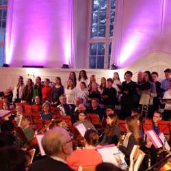 Gemeinsam im Takt: Musikwoche der Zinzendorfschulen begeistert mit ihren Ergebnissen Gemeinsam im Takt: Musikwoche der Zinzendorfschulen begeistert mit ihren Ergebnissen