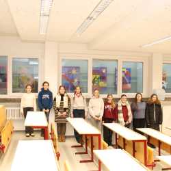 Runder Projektabschluss: Unsere Bilder hängen! Runder Projektabschluss: Unsere Bilder hängen!