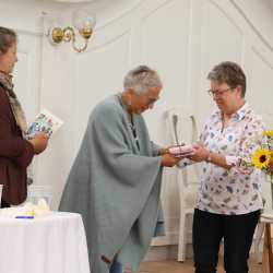 Kollegium verabschiedet sich von geschätzten Mitarbeitenden Kollegium verabschiedet sich von geschätzten Mitarbeitenden