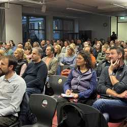 „Lernen ist Glück“ – Vortrag begeistert Eltern in Königsfeld „Lernen ist Glück“ – Vortrag begeistert Eltern in Königsfeld