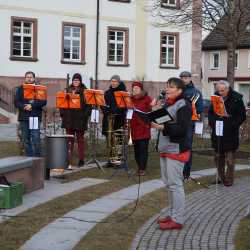 Unsere Demokratie ist gefährdet – Menschen setzen ein Zeichen Unsere Demokratie ist gefährdet – Menschen setzen ein Zeichen
