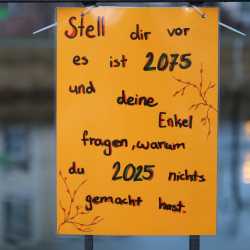 Unsere Demokratie ist gefährdet – Menschen setzen ein Zeichen Unsere Demokratie ist gefährdet – Menschen setzen ein Zeichen