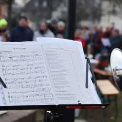 Unsere Demokratie ist gefährdet – Menschen setzen ein Zeichen Unsere Demokratie ist gefährdet – Menschen setzen ein Zeichen