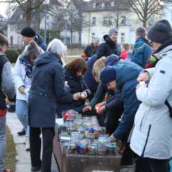Unsere Demokratie ist gefährdet – Menschen setzen ein Zeichen Unsere Demokratie ist gefährdet – Menschen setzen ein Zeichen