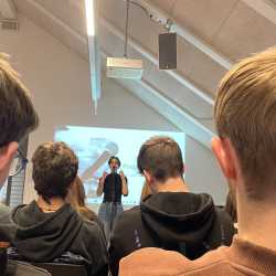 Sprache erleben - Creative Writing und Bühnenperformance mit Elias Raatz und Tonia Krupinski Sprache erleben - Creative Writing und Bühnenperformance mit Elias Raatz und Tonia Krupinski