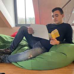 Sprache erleben - Creative Writing und Bühnenperformance mit Elias Raatz und Tonia Krupinski Sprache erleben - Creative Writing und Bühnenperformance mit Elias Raatz und Tonia Krupinski