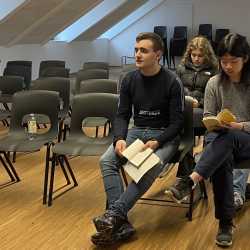 Sprache erleben - Creative Writing und Bühnenperformance mit Elias Raatz und Tonia Krupinski Sprache erleben - Creative Writing und Bühnenperformance mit Elias Raatz und Tonia Krupinski