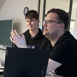 Sprache erleben - Creative Writing und Bühnenperformance mit Elias Raatz und Tonia Krupinski Sprache erleben - Creative Writing und Bühnenperformance mit Elias Raatz und Tonia Krupinski