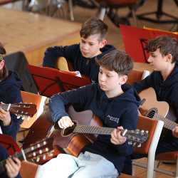 Frühjahrskonzert lockt die Sonne hervor Frühjahrskonzert lockt die Sonne hervor