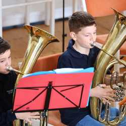 Frühjahrskonzert lockt die Sonne hervor Frühjahrskonzert lockt die Sonne hervor