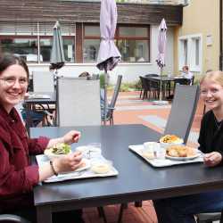 Mensa wieder mit Salatbuffet und neuem Anmeldesystem Mensa wieder mit Salatbuffet und neuem Anmeldesystem