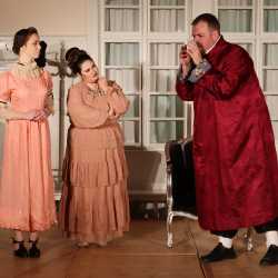 Zinzendorf-Theater-Ensemble begeistert mit Moliére-Komödie Zinzendorf-Theater-Ensemble begeistert mit Moliére-Komödie