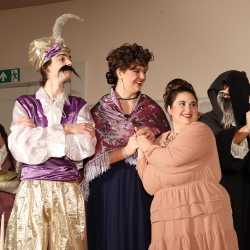 Zinzendorf-Theater-Ensemble begeistert mit Moliére-Komödie Zinzendorf-Theater-Ensemble begeistert mit Moliére-Komödie