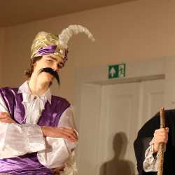 Zinzendorf-Theater-Ensemble begeistert mit Moliére-Komödie Zinzendorf-Theater-Ensemble begeistert mit Moliére-Komödie