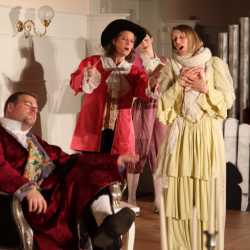 Zinzendorf-Theater-Ensemble begeistert mit Moliére-Komödie Zinzendorf-Theater-Ensemble begeistert mit Moliére-Komödie