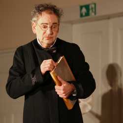 Zinzendorf-Theater-Ensemble begeistert mit Moliére-Komödie Zinzendorf-Theater-Ensemble begeistert mit Moliére-Komödie