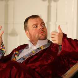 Zinzendorf-Theater-Ensemble begeistert mit Moliére-Komödie Zinzendorf-Theater-Ensemble begeistert mit Moliére-Komödie