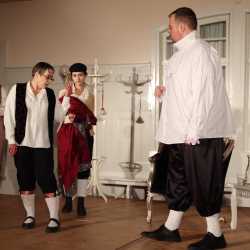 Zinzendorf-Theater-Ensemble begeistert mit Moliére-Komödie Zinzendorf-Theater-Ensemble begeistert mit Moliére-Komödie