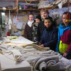 Realschüler besichtigen Textilmanufaktur Natur & Co Realschüler besichtigen Textilmanufaktur Natur & Co