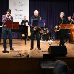 Bürgermeister ehrt Zinzendorfschüler*innen Bürgermeister ehrt Zinzendorfschüler*innen