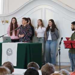 Unter- und Mittelstufe mit Ostergottesdienst in die Ferien verabschiedet Unter- und Mittelstufe mit Ostergottesdienst in die Ferien verabschiedet