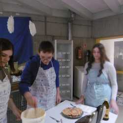 Weihnachtsstrasse 2024 in der Carl-Orff-Schule Weihnachtsstrasse 2024 in der Carl-Orff-Schule