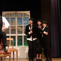 „Die Physiker“ – Ein Theaterabend zwischen Genie, Wahnsinn und Verantwortung „Die Physiker“ – Ein Theaterabend zwischen Genie, Wahnsinn und Verantwortung