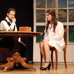 „Die Physiker“ – Ein Theaterabend zwischen Genie, Wahnsinn und Verantwortung „Die Physiker“ – Ein Theaterabend zwischen Genie, Wahnsinn und Verantwortung