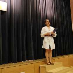 „Die Physiker“ – Ein Theaterabend zwischen Genie, Wahnsinn und Verantwortung „Die Physiker“ – Ein Theaterabend zwischen Genie, Wahnsinn und Verantwortung