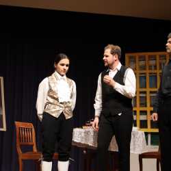 „Die Physiker“ – Ein Theaterabend zwischen Genie, Wahnsinn und Verantwortung „Die Physiker“ – Ein Theaterabend zwischen Genie, Wahnsinn und Verantwortung