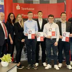 Zwei erste und ein zweiter Platz beim Planspiel Börse Zwei erste und ein zweiter Platz beim Planspiel Börse