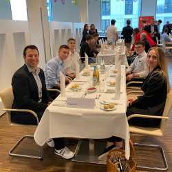 Zwei erste und ein zweiter Platz beim Planspiel Börse Zwei erste und ein zweiter Platz beim Planspiel Börse