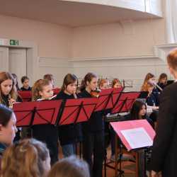 Gemeinsam im Takt: Musikwoche der Zinzendorfschulen begeistert mit ihren Ergebnissen Gemeinsam im Takt: Musikwoche der Zinzendorfschulen begeistert mit ihren Ergebnissen