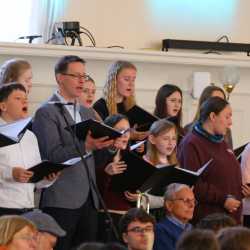 Gemeinsam im Takt: Musikwoche der Zinzendorfschulen begeistert mit ihren Ergebnissen Gemeinsam im Takt: Musikwoche der Zinzendorfschulen begeistert mit ihren Ergebnissen