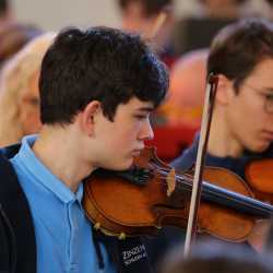 Gemeinsam im Takt: Musikwoche der Zinzendorfschulen begeistert mit ihren Ergebnissen Gemeinsam im Takt: Musikwoche der Zinzendorfschulen begeistert mit ihren Ergebnissen