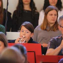 Gemeinsam im Takt: Musikwoche der Zinzendorfschulen begeistert mit ihren Ergebnissen Gemeinsam im Takt: Musikwoche der Zinzendorfschulen begeistert mit ihren Ergebnissen