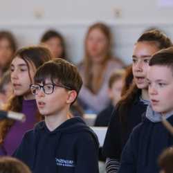 Gemeinsam im Takt: Musikwoche der Zinzendorfschulen begeistert mit ihren Ergebnissen Gemeinsam im Takt: Musikwoche der Zinzendorfschulen begeistert mit ihren Ergebnissen