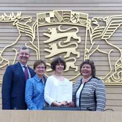 Katharina Hattler aus 8b gewinnt beim Landtags-Wettbewerb Katharina Hattler aus 8b gewinnt beim Landtags-Wettbewerb