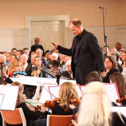 Tanz in den Frühling: Ein Konzert voller Leidenschaft und Rhythmus Tanz in den Frühling: Ein Konzert voller Leidenschaft und Rhythmus