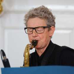 Frühlingskonzert mit bunter Vielfalt verschiedener Stilrichtungen Frühlingskonzert mit bunter Vielfalt verschiedener Stilrichtungen