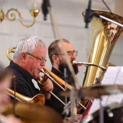 Tanz in den Frühling: Ein Konzert voller Leidenschaft und Rhythmus Tanz in den Frühling: Ein Konzert voller Leidenschaft und Rhythmus