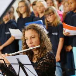 Chöre und Blasorchester verzaubern ihr Publikum Chöre und Blasorchester verzaubern ihr Publikum