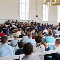 Chöre und Blasorchester verzaubern ihr Publikum Chöre und Blasorchester verzaubern ihr Publikum