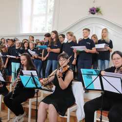 Chöre und Blasorchester verzaubern ihr Publikum Chöre und Blasorchester verzaubern ihr Publikum