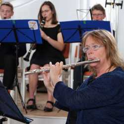 Chöre und Blasorchester verzaubern ihr Publikum Chöre und Blasorchester verzaubern ihr Publikum