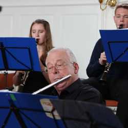 Chöre und Blasorchester verzaubern ihr Publikum Chöre und Blasorchester verzaubern ihr Publikum